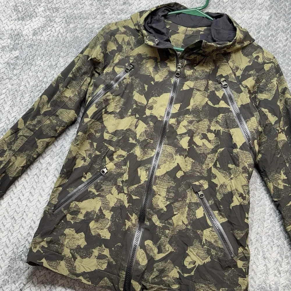 Lululemon Rise and Shine Jacket Women's Size 4 Green Camo Hooded Full Zip Active